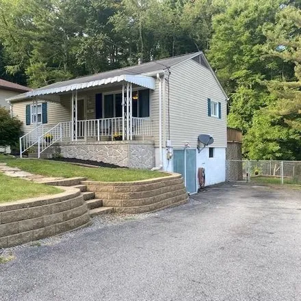 Image 2 - 307 Wyoming Avenue, Beckley, WV 25801, USA - House for sale