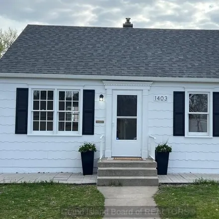 Buy this 4 bed house on 1407 North Greenwich Street in Grand Island, NE 68801