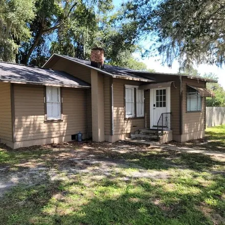 Buy this 2 bed house on 5709 Southeast 111th Street in Belleview, Marion County