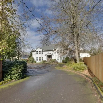 Image 2 - 8915 Southeast Rhone Street, Portland, OR 97266, USA - House for sale