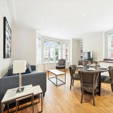 Rent this 2 bed room on King Street in London, W6 9NH