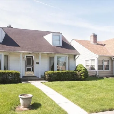 Buy this 3 bed house on 5849 Carol Avenue in Morton Grove, Niles Township