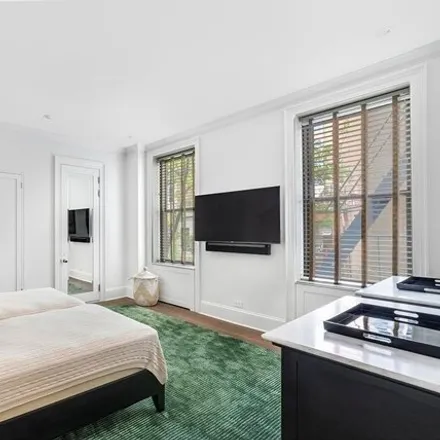 Image 5 - 106 East 61st Street, New York, NY 10065, USA - Condo for sale