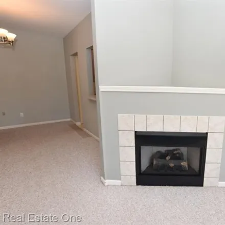 Image 5 - 10299 West Midway Court, Commerce Charter Township, MI 48390, USA - House for rent