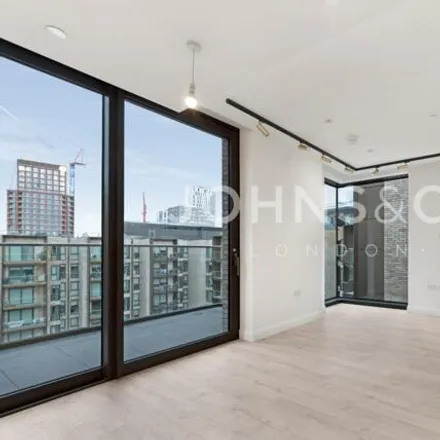 Rent this 2 bed room on Carrara Tower in City Road, London