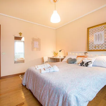 Rent this 3 bed apartment on Reverendo Vicente Garamendi in Sorkunde kalea, 48006 Bilbao
