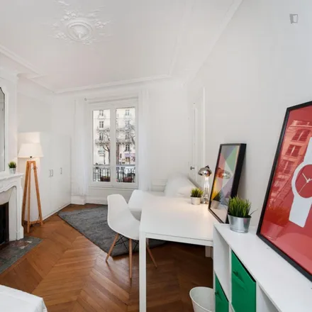 Rent this 5 bed room on 99 Rue Jouffroy d'Abbans in 75017 Paris, France