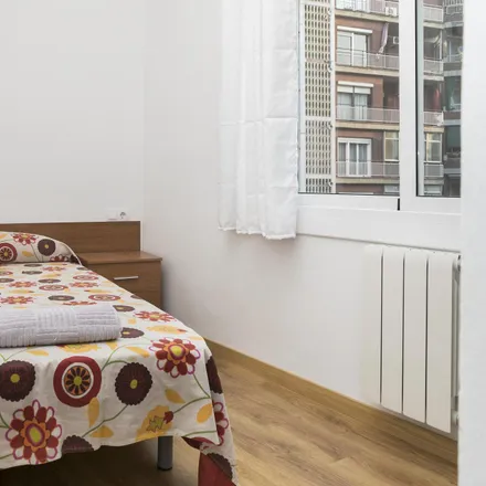 Rent this 5 bed room on Nau dessenvolupament professional S.L. in Carrer de València, 619