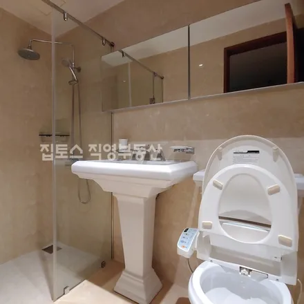 Rent this studio apartment on 서울특별시 강남구 논현동 251-7