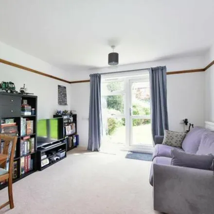 Image 2 - Croft Close, Chipperfield, WD4 9PA, United Kingdom - Apartment for sale