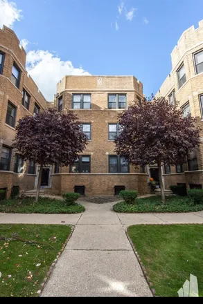 Rent this 3 bed apartment on 622 West Stratford Place