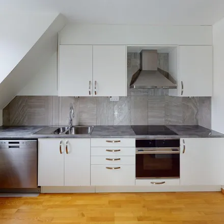 Rent this 3 bed apartment on Guldsmedsgatan 12 in 252 46 Helsingborg, Sweden