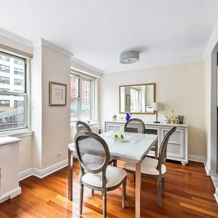 Image 2 - 233 EAST 69TH STREET 2I in New York - Apartment for sale