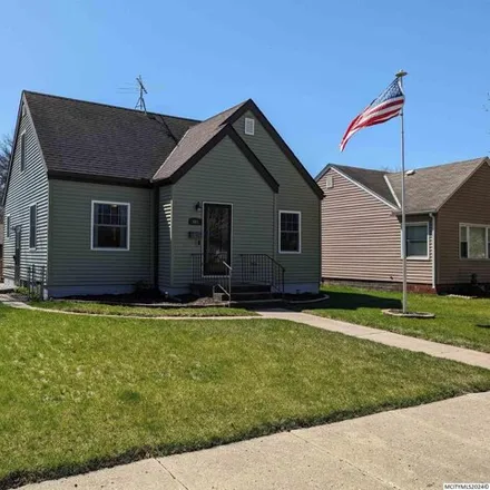 Buy this 3 bed house on 987 11th Street Northeast in Mason City, IA 50401
