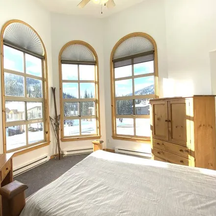 Rent this 4 bed townhouse on Sun Peaks in BC V0E 5N0, Canada