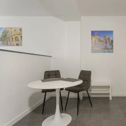 Image 2 - Carrer de la Carrasqueta, 3, 46015 Valencia, Spain - Apartment for rent