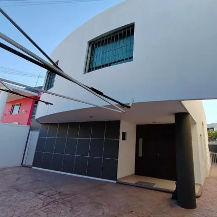 Rent this 3 bed house on Circuito del Mesón 186 in Delegación Centro Histórico, 76030 Querétaro
