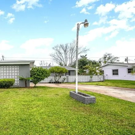 Image 3 - 2798 Yorkshire Drive, Titusville, FL 32796, USA - House for sale