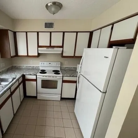Image 3 - 371 Mercury Avenue Southeast, Palm Bay, FL 32909, USA - Apartment for rent