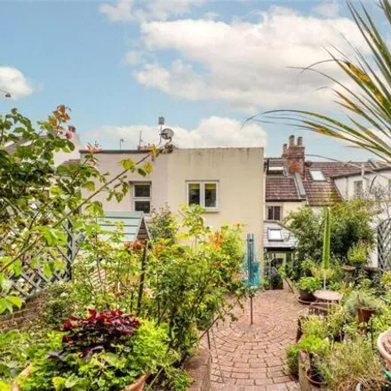 Image 2 - 30 Roundhill Crescent, Brighton, BN2 3FR, United Kingdom - Townhouse for sale