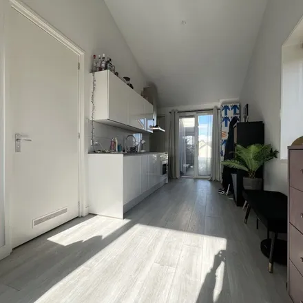 Rent this 1 bed apartment on Nieuweweg 73 in 8051 EC Hattem, Netherlands