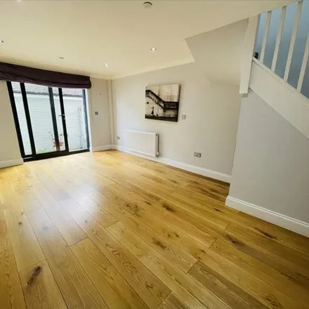 Rent this 2 bed apartment on The Broadway in London, NW7 3TH