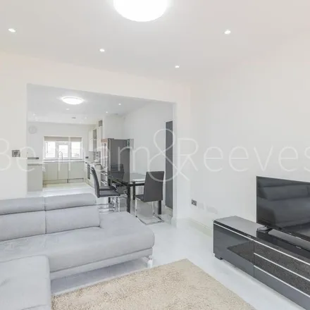 Image 2 - Colin Park Road, London, NW9 6HT, United Kingdom - Duplex for rent