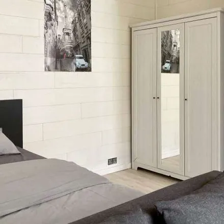 Rent this 1 bed apartment on Rue du Trône - Troonstraat 235 in 1050 Ixelles - Elsene, Belgium