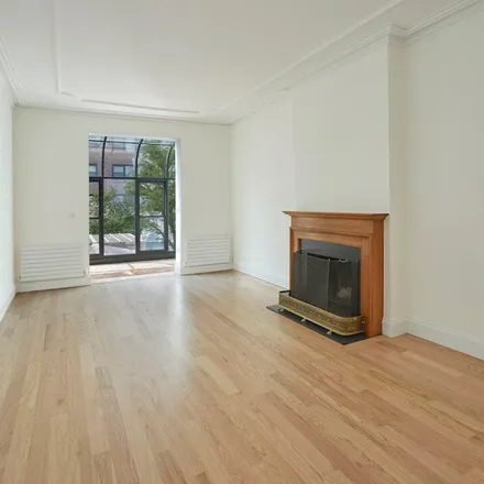 Image 3 - 208 East 78th Street, New York, NY 10075, USA - Townhouse for rent