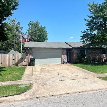 Buy this 3 bed house on 261 North Elm Place in Owasso, OK 74055