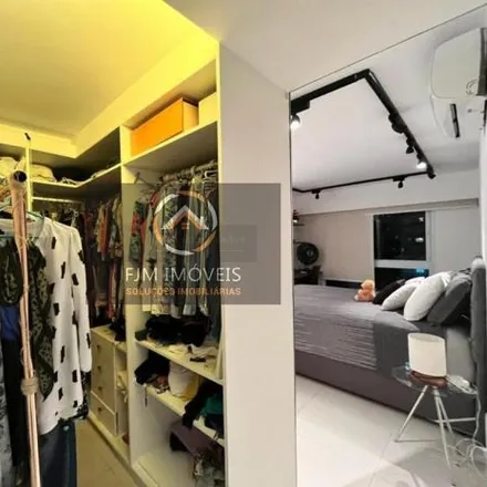 Buy this 3 bed apartment on Avenida Jornalista Alberto Francisco Torres 271 in Icaraí, Niterói - RJ