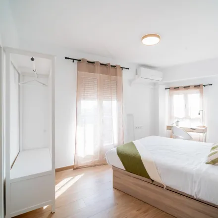Rent this 5 bed room on Avinguda del Primat Reig in 66, 46010 Valencia