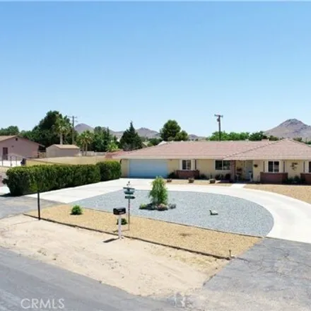 Image 3 - 18723 Munsee Rd, Apple Valley, California, 92307 - House for sale