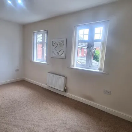 Image 7 - Linnyshaw Close, Bolton, BL3 4WH, United Kingdom - Townhouse for rent