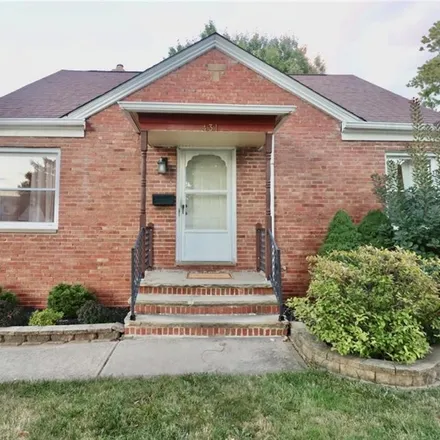 Buy this 4 bed house on 431 East 327th Street in Willowick, OH 44095