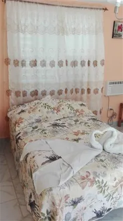 Rent this 4 bed house on Colón