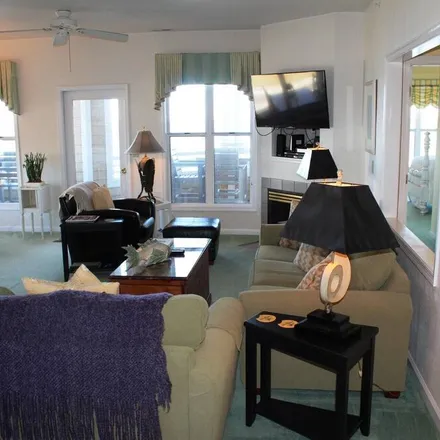 Rent this 3 bed condo on Manteo
