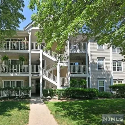 Buy this 2 bed condo on 230 Larch Ln in Mahwah, New Jersey