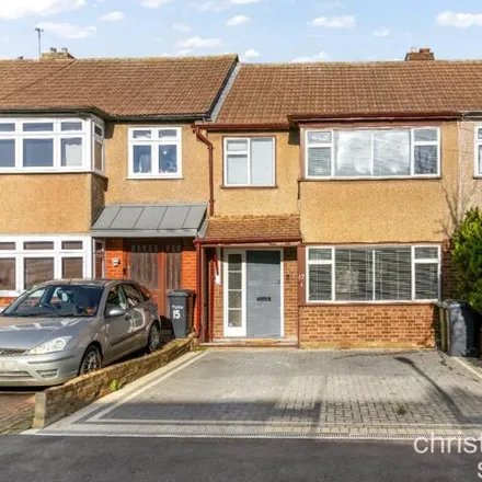Buy this 3 bed townhouse on Moreton Close in Churchgate, EN7 6LX