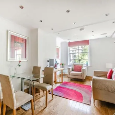 Image 2 - Russell Chambers, Bury Place, London, WC1A 2SN, United Kingdom - Apartment for sale