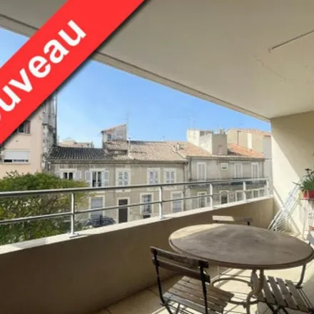 Image 3 - 1 Place des Arènes, 30000 Nîmes, France - Apartment for rent