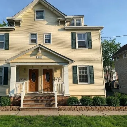 Rent this 3 bed house on Cranford Board of Education in 324 North Avenue East, Staten Island Junction
