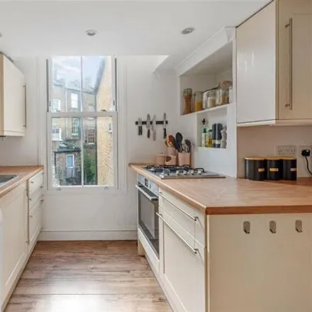 Image 7 - Hemberton Road, Stockwell Park, London, SW9 9LH, United Kingdom - Apartment for sale