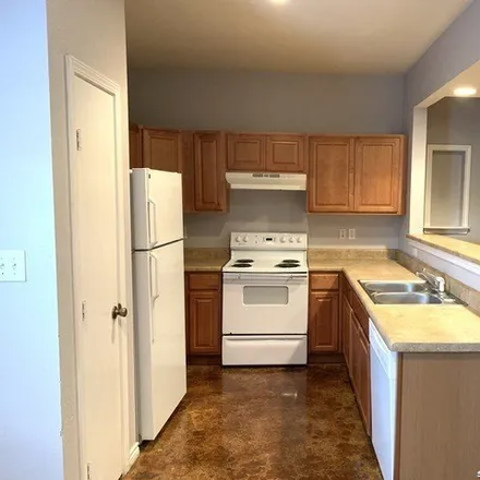 Image 7 - 6404 Summit Oak, San Antonio, TX 78229, USA - Apartment for rent