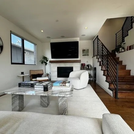 Rent this 3 bed townhouse on 162 South Hayworth Avenue in Los Angeles, CA 90048