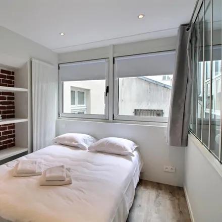 Rent this 3 bed apartment on 20 Rue Léopold-Bellan in 75002 Paris, France