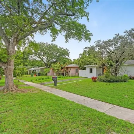 Image 3 - 1335 Northeast 133rd Street, North Miami, FL 33161, USA - House for sale