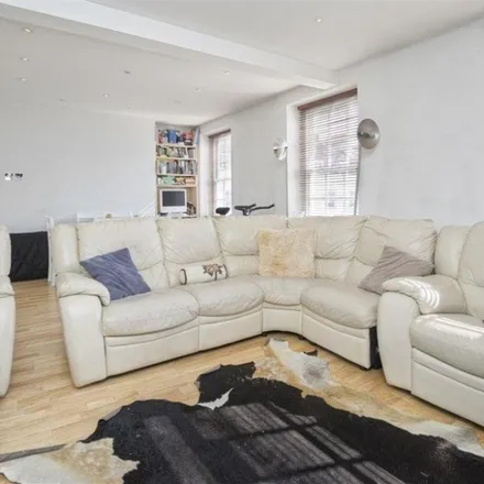 Image 9 - Ossulston Estate, Church Way, London, NW1 1HY, United Kingdom - Apartment for rent