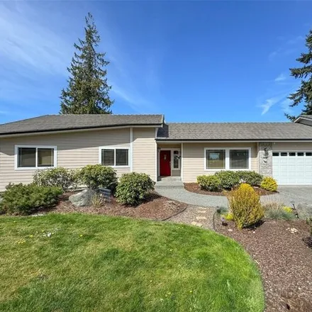Buy this 3 bed condo on Sunland Pool in 109 Hilltop Drive, Sequim