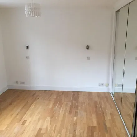 Rent this 3 bed apartment on Hillfield Road in London, NW6 1QB